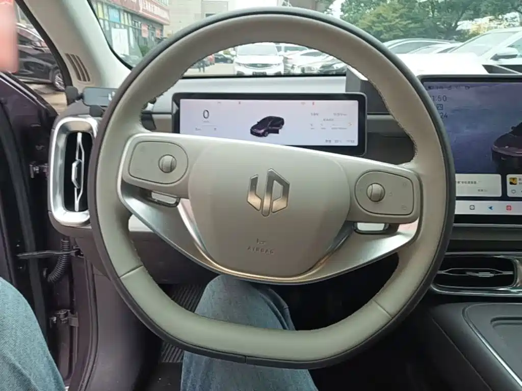 Leapmotor Leapmotor B01 — миниатюра 11