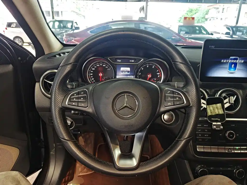 Mercedes-Benz GLA — миниатюра 11