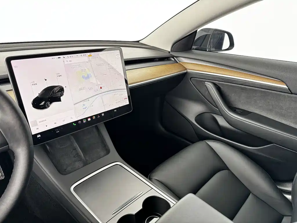 Tesla Model 3 — миниатюра 7