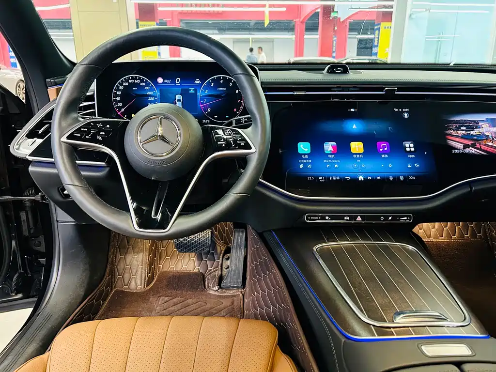 Mercedes-Benz E-Class — миниатюра 12