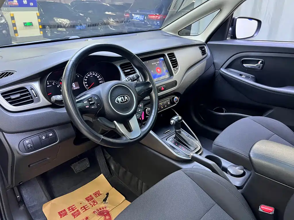 Kia Carens 2013 2.0L 7 мест AT Standard V