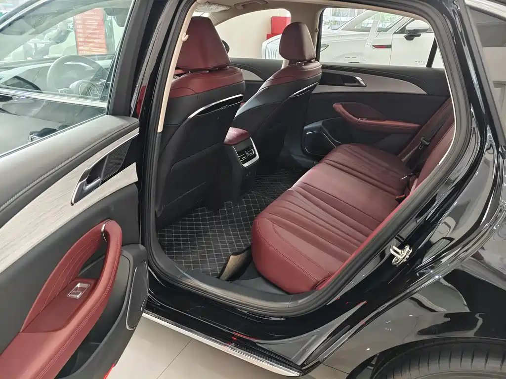Hongqi H5 PHEV 2025 130