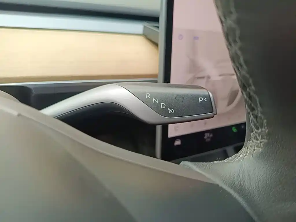Tesla Model 3 — миниатюра 14