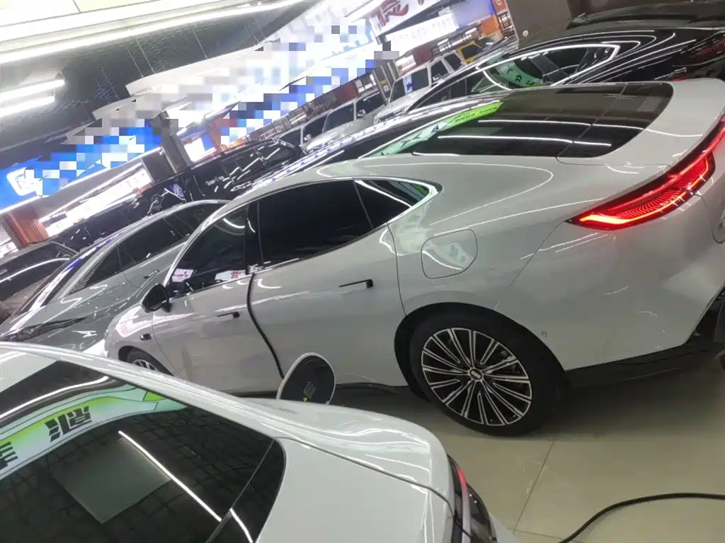 GEELY GALAXY GALAXY SPARKLE 8