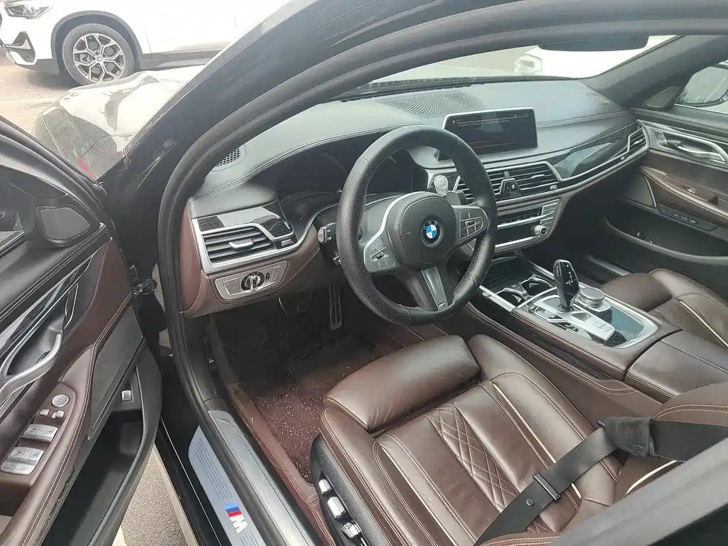 BMW 7 Series — миниатюра 4