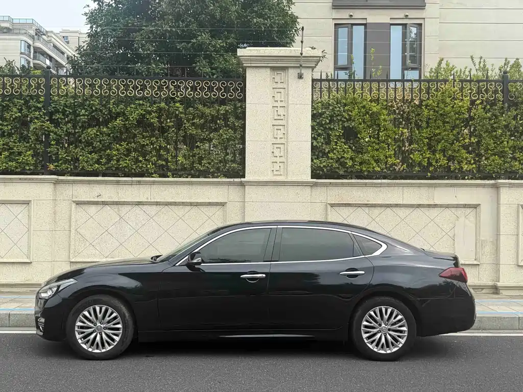 Infiniti Q70 — миниатюра 3