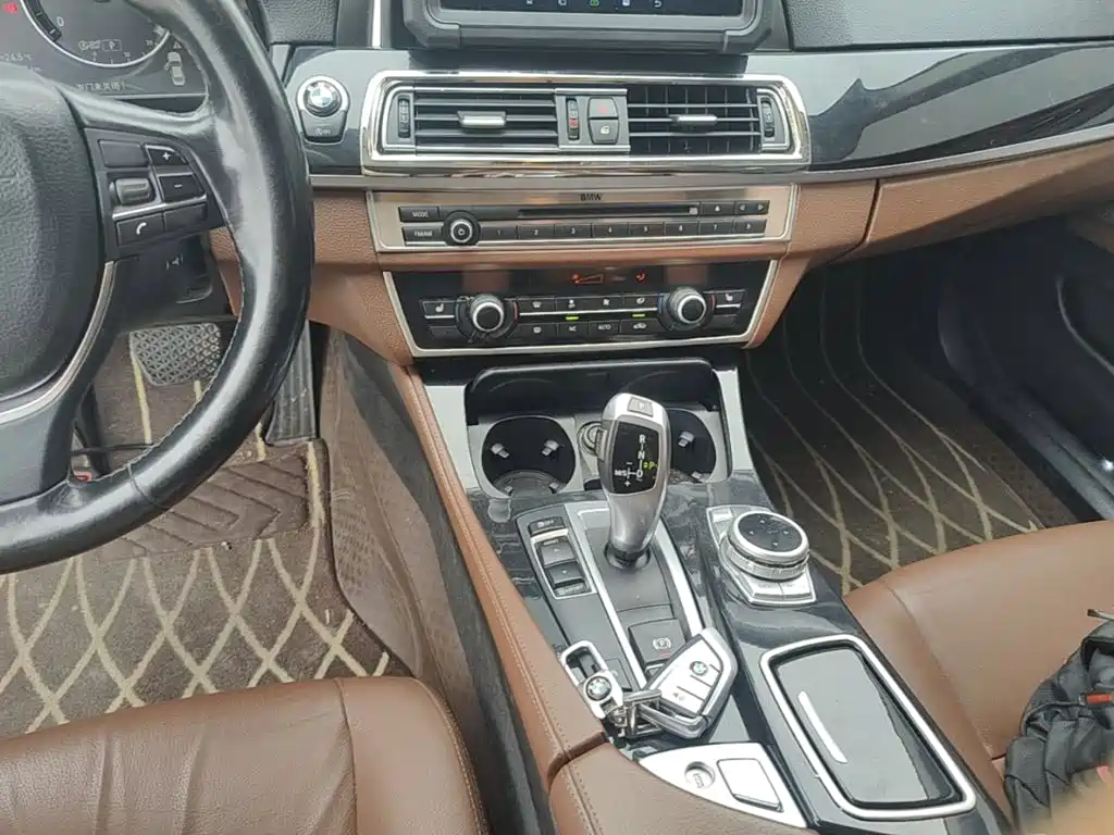 BMW 5 Series — миниатюра 10