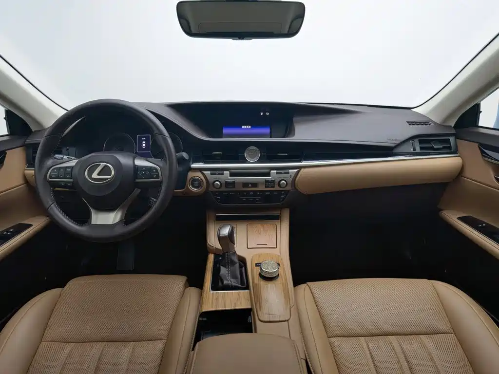 Lexus ES — миниатюра 5