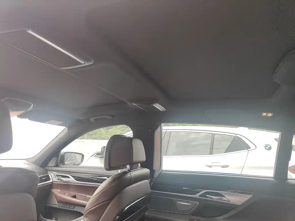 BMW 7 Series — миниатюра 6