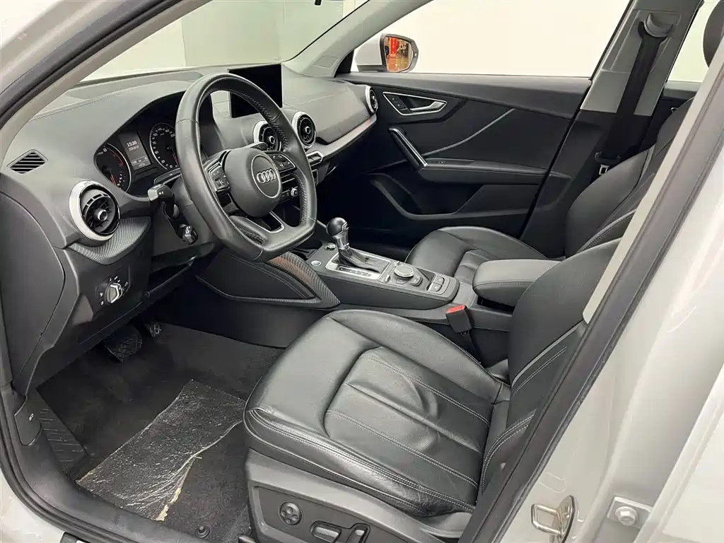 Audi Q2L 2022 35 TFSI Fashion