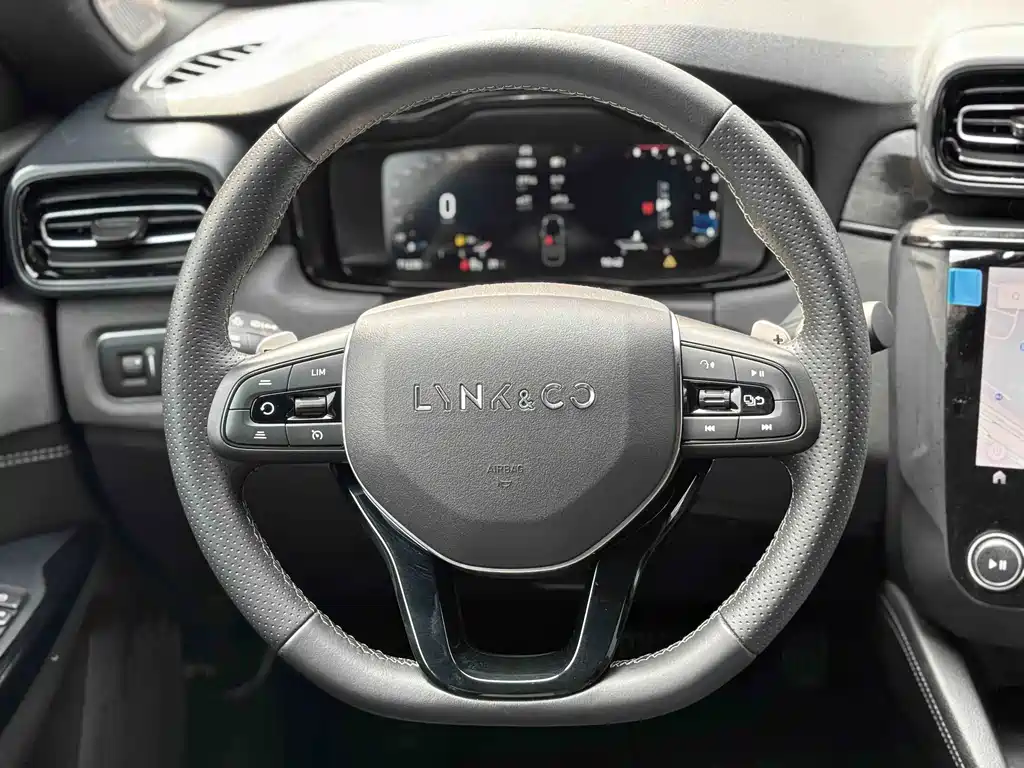 Lynk & Co 03 — миниатюра 13
