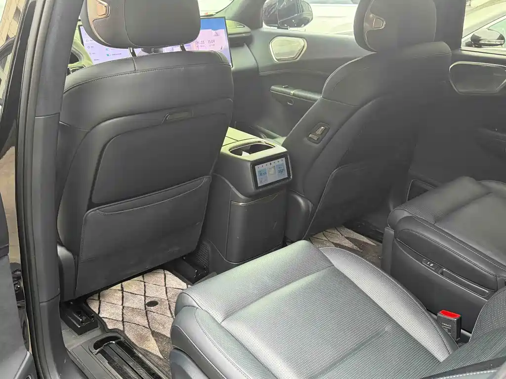 Lynk & Co 900 — миниатюра 7