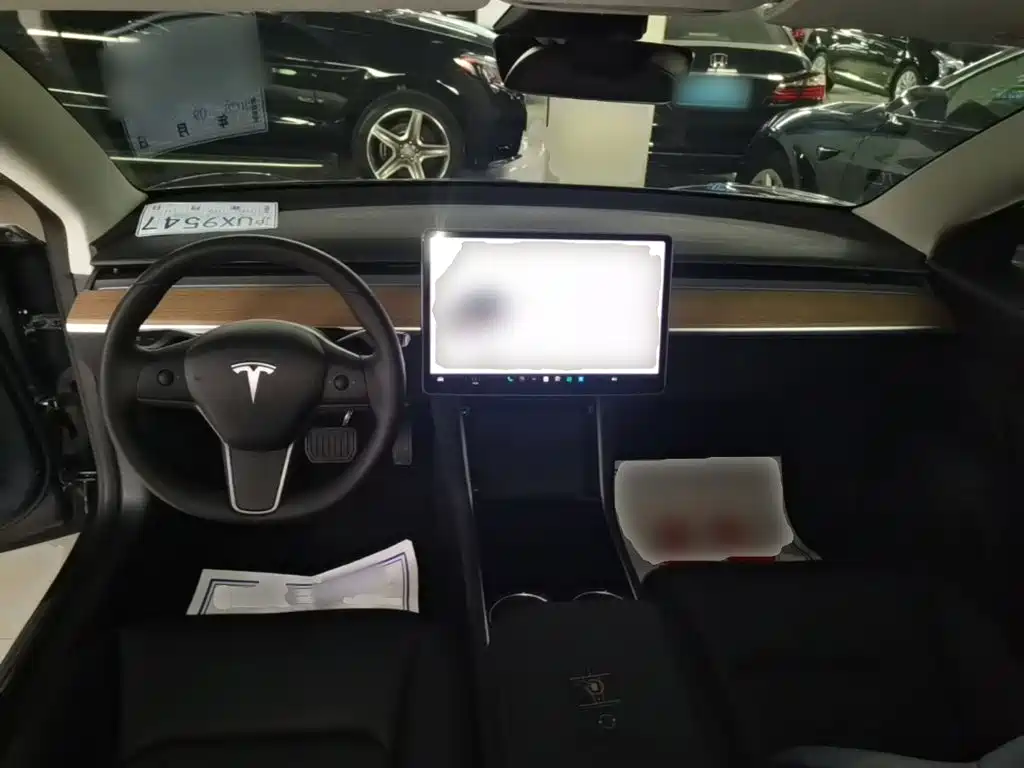 Tesla Model 3 — миниатюра 10