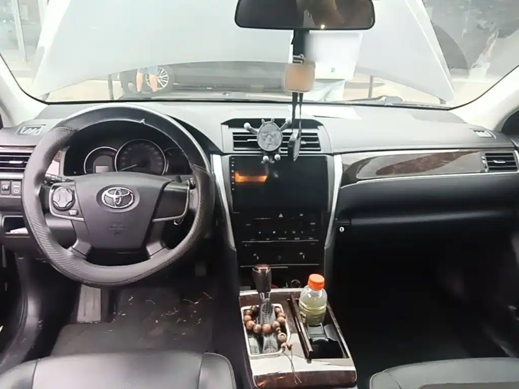 Toyota Camry — миниатюра 14