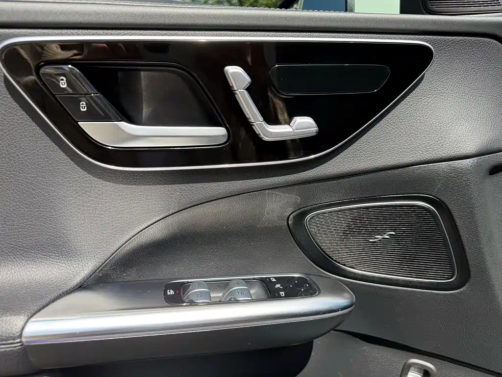 Mercedes-Benz C-Class — миниатюра 13