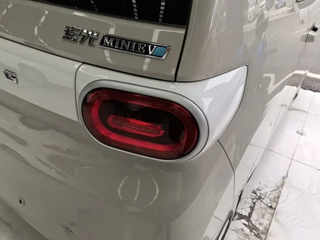 Wuling MINIEV — миниатюра 8