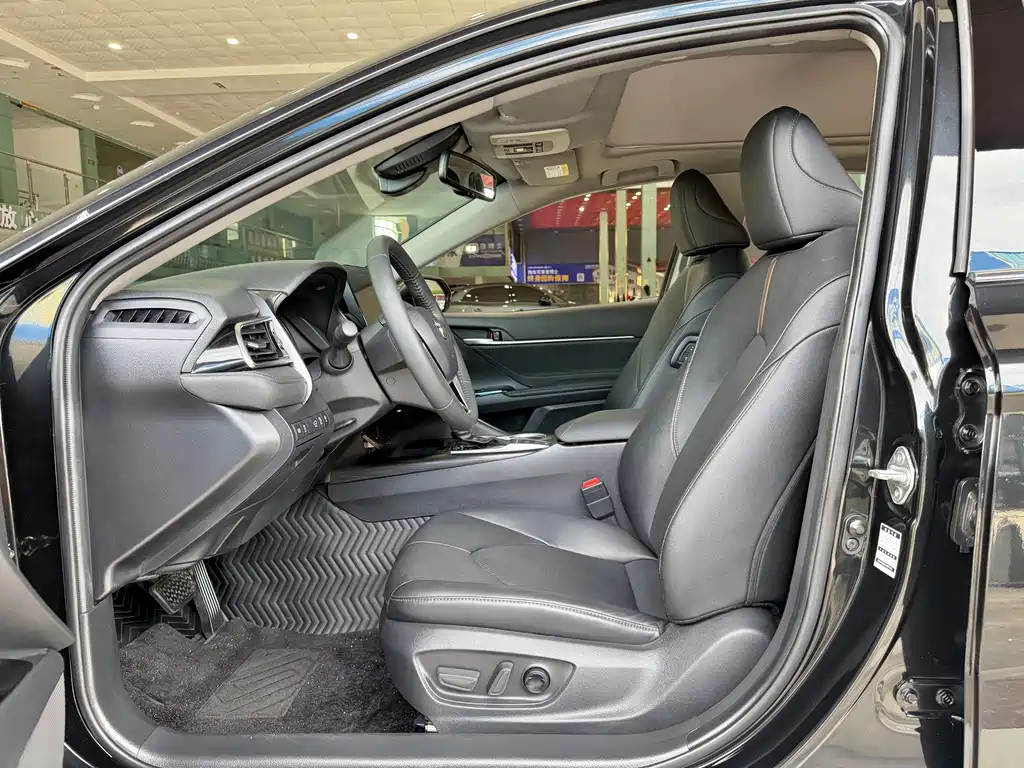 Toyota Camry — миниатюра 5
