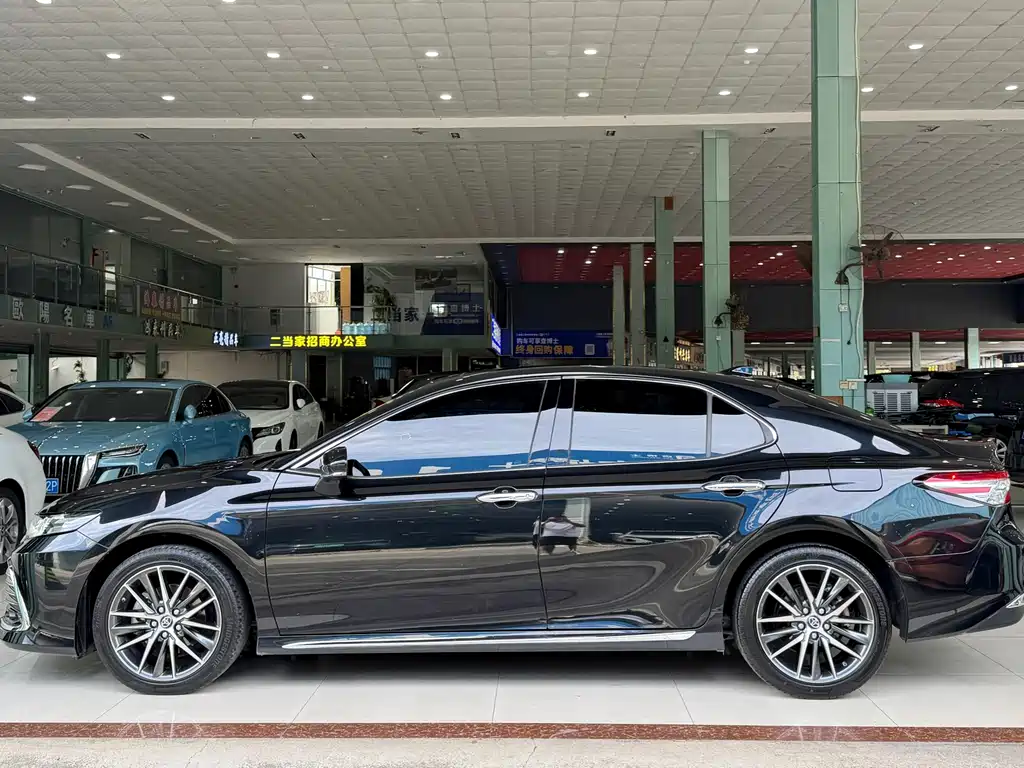 Toyota Camry — миниатюра 14