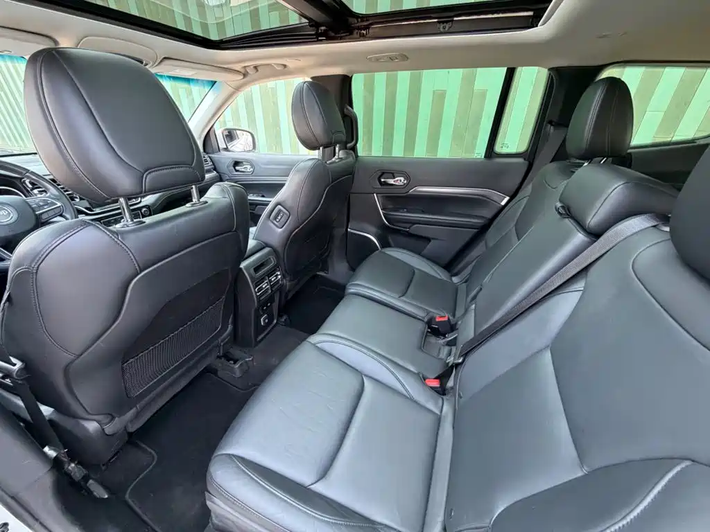 Jeep Commander — миниатюра 8