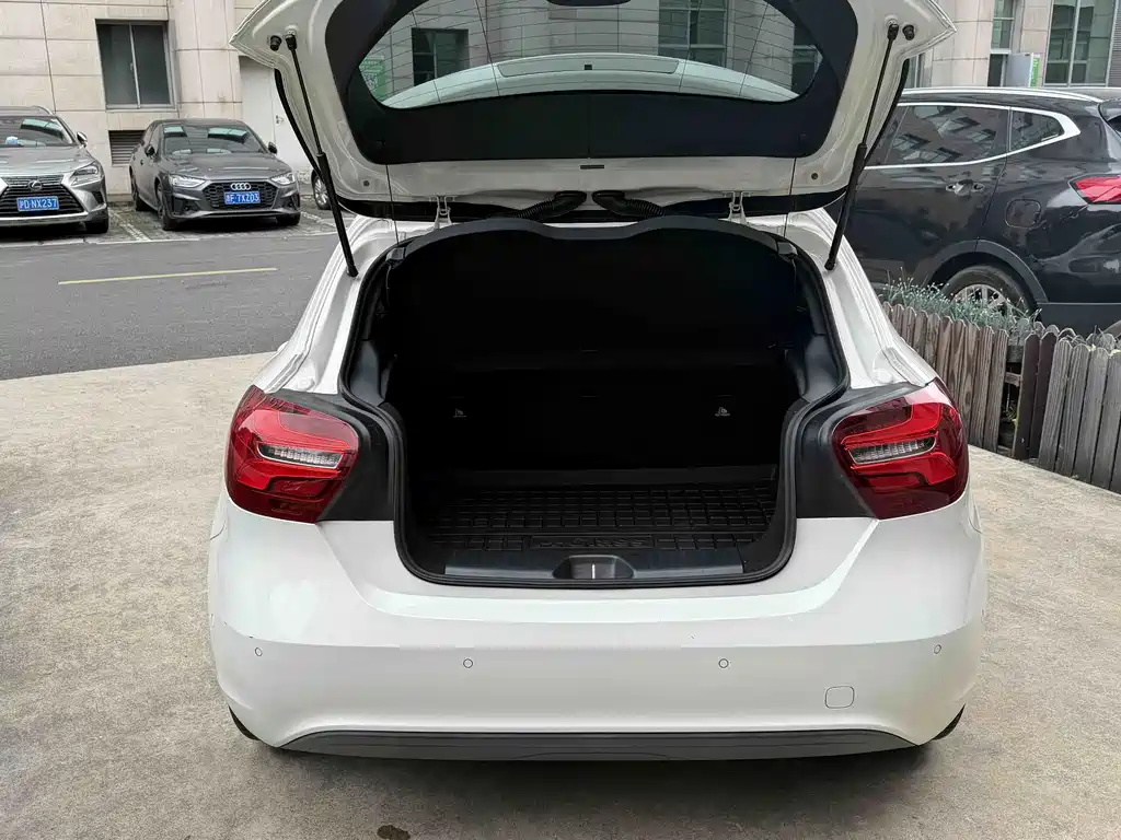 Mercedes-Benz A-Class (Import) — миниатюра 7