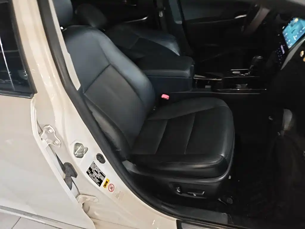 Toyota Camry — миниатюра 25