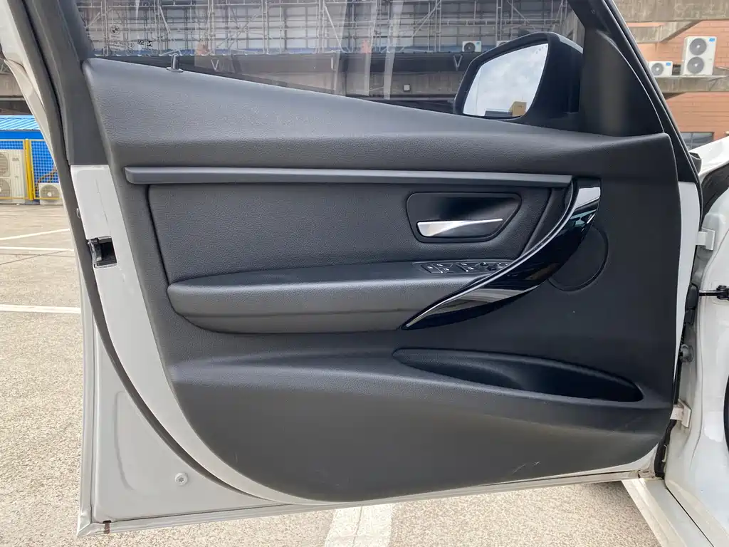 BMW 3 Series — миниатюра 8