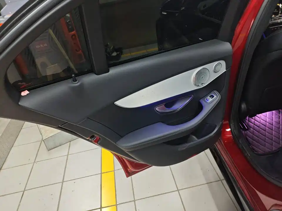 Mercedes-Benz C-Class — миниатюра 6