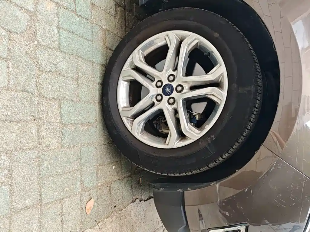 Ford Edge — миниатюра 8