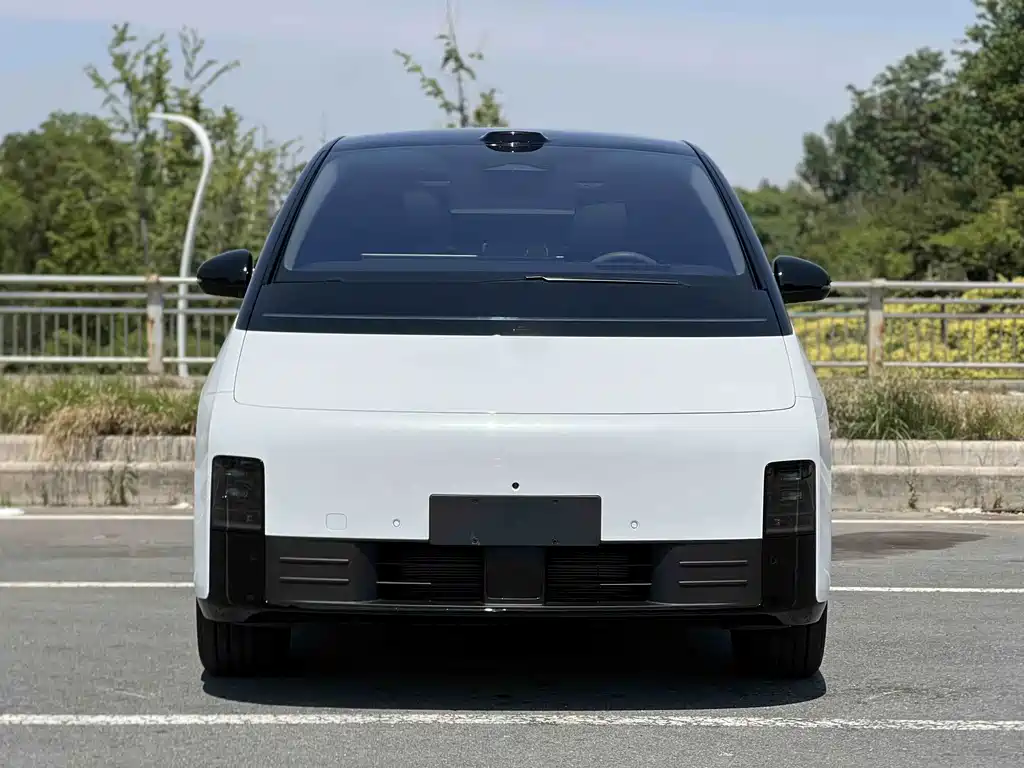Li Auto Li MEGA — миниатюра 2