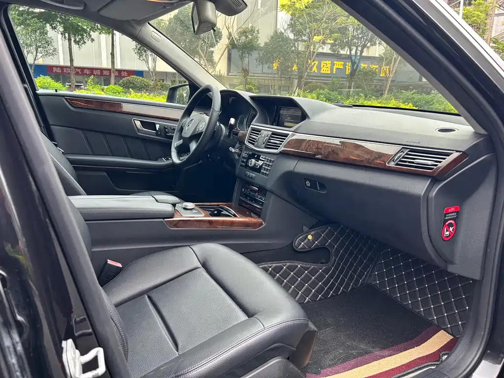 Mercedes-Benz E-Class — миниатюра 7