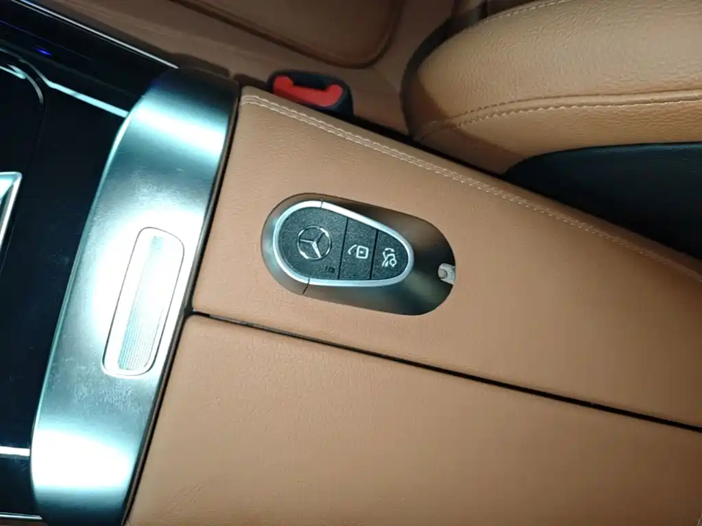 Mercedes-Benz GLC 2023 GLC 300 L 4MATIC 7 мест
