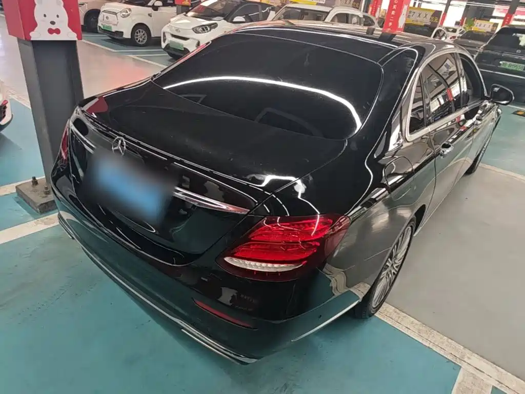 Mercedes-Benz E-Class — миниатюра 7