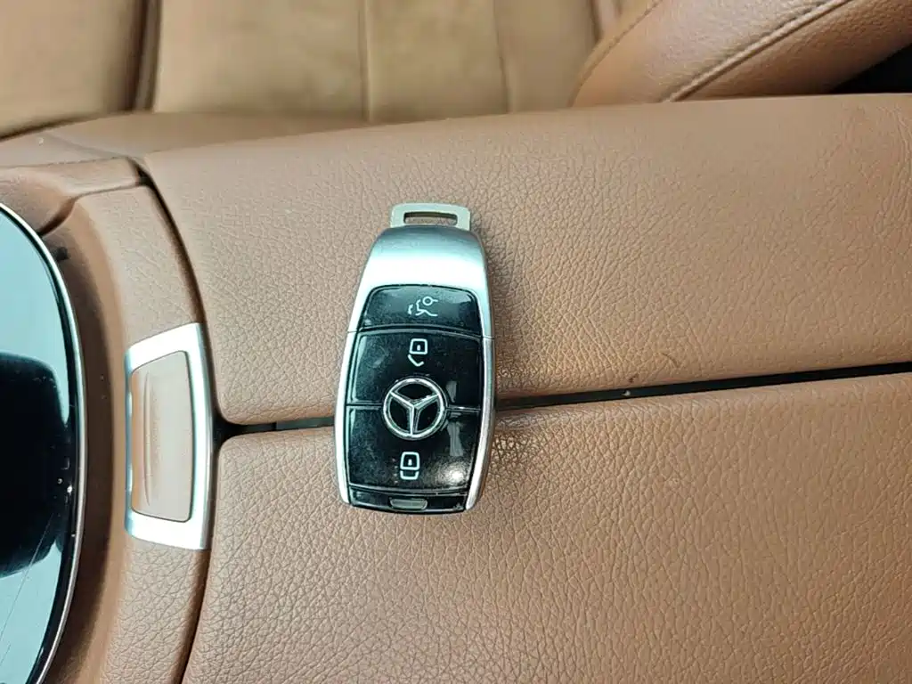Mercedes-Benz E-Class — миниатюра 9