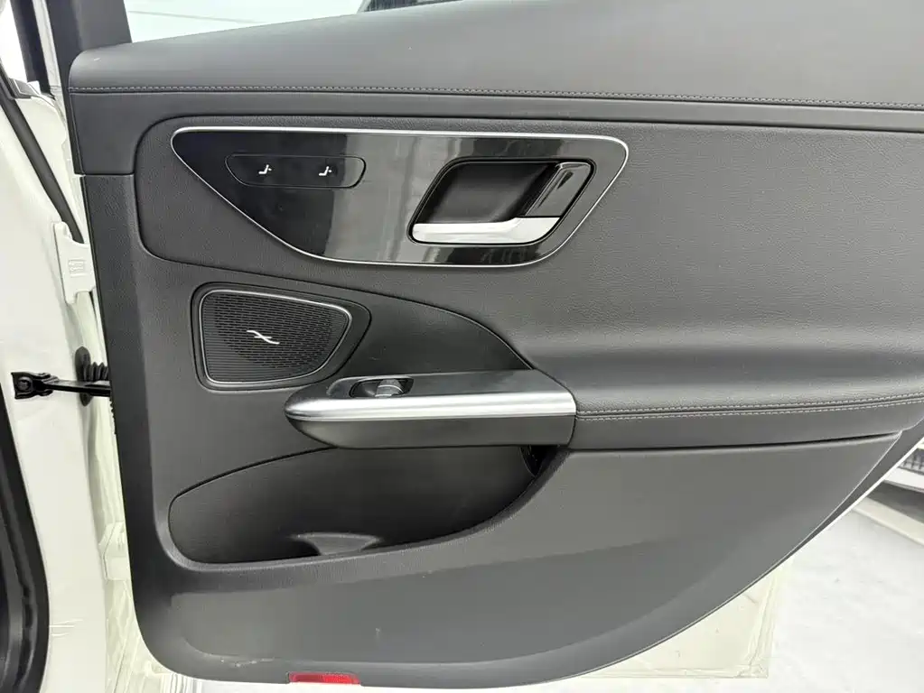 Mercedes-Benz C-Class — миниатюра 18