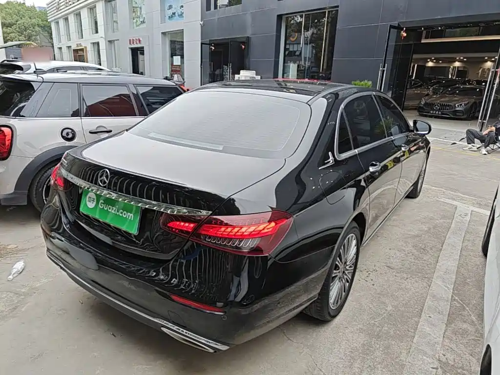 Mercedes-Benz E-Class — миниатюра 7