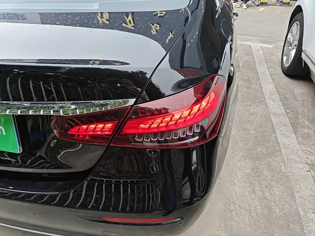 Mercedes-Benz E-Class — миниатюра 8