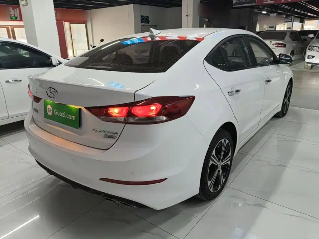 Hyundai Elantra — миниатюра 7