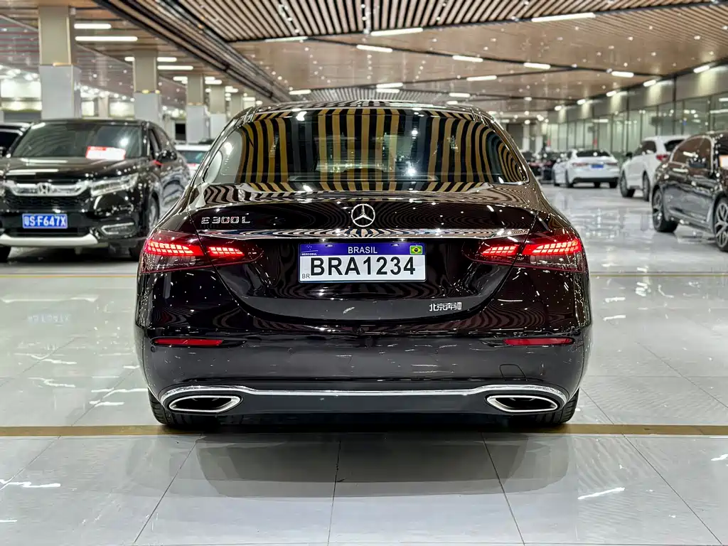 Mercedes-Benz E-Class — миниатюра 5