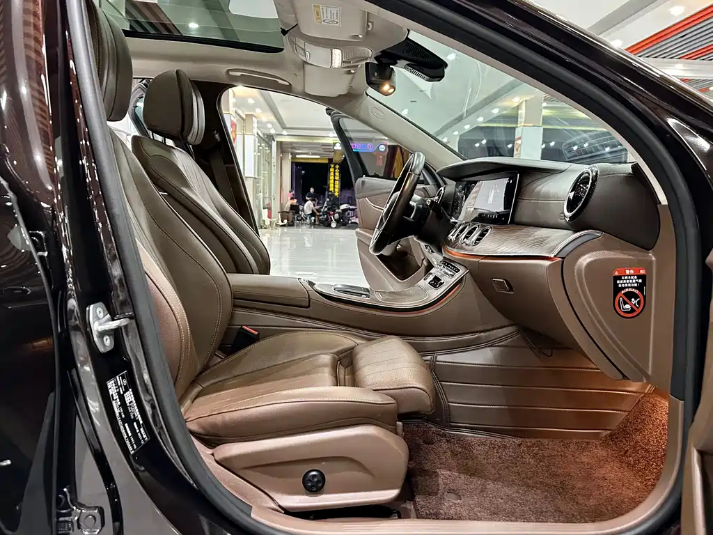 Mercedes-Benz E-Class — миниатюра 9