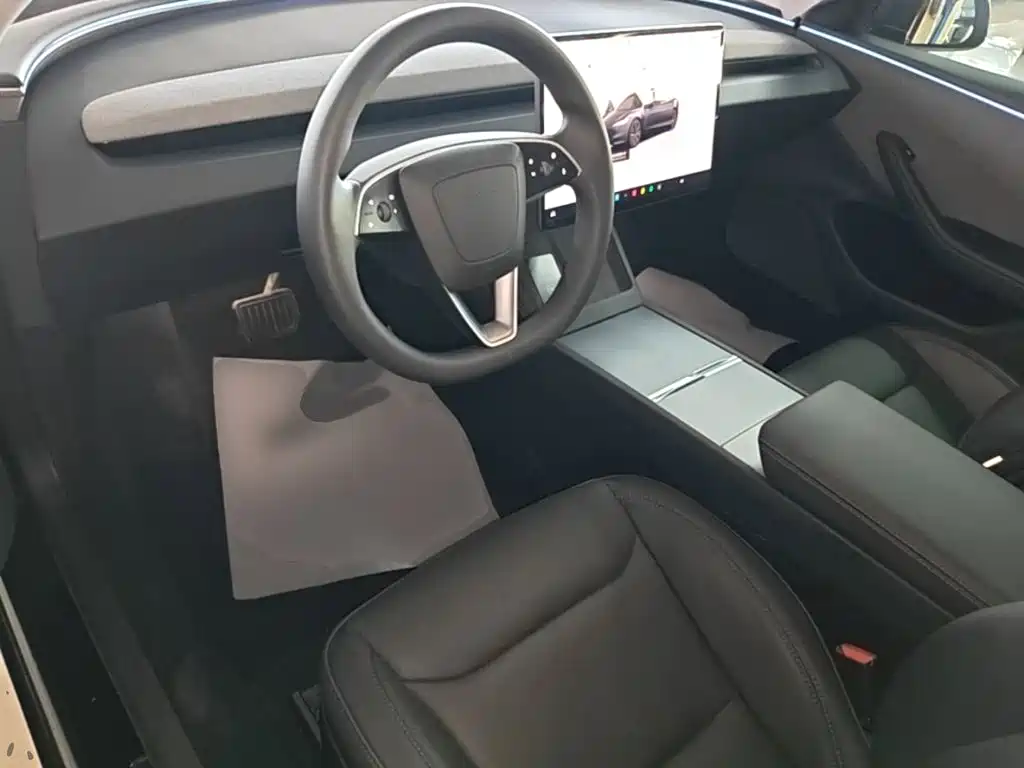Tesla Model 3 — миниатюра 10