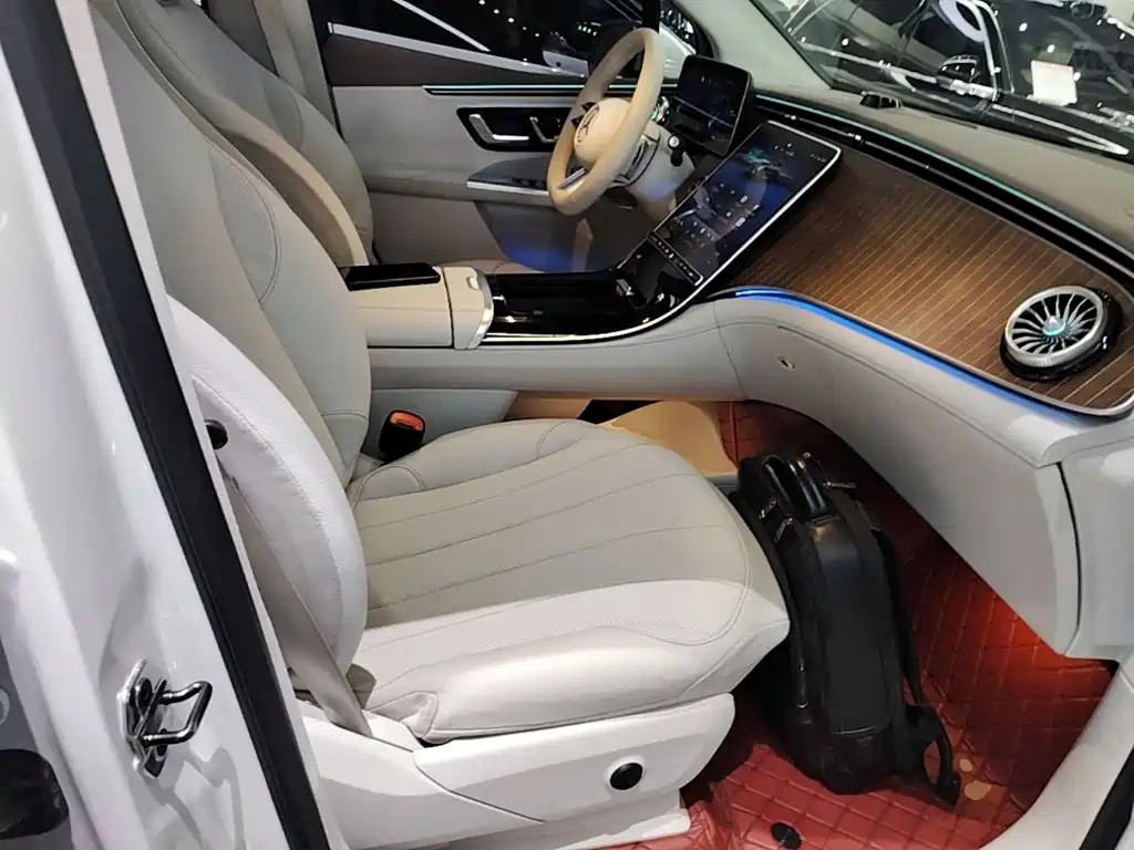 Mercedes-Benz EQE SUV — миниатюра 25