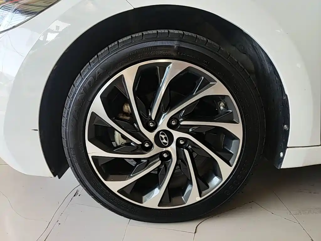 Hyundai Elantra — миниатюра 23