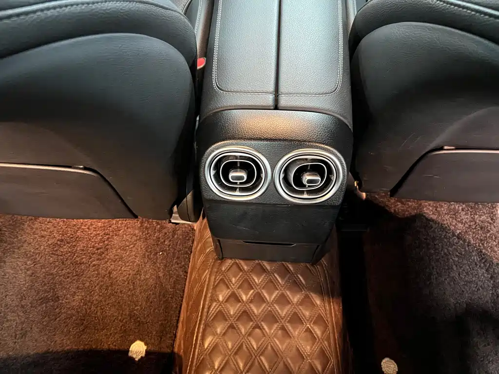Mercedes-Benz C-Class — миниатюра 9