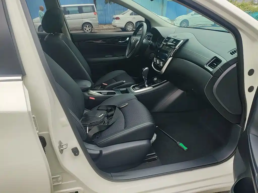 Nissan Tiida — миниатюра 25