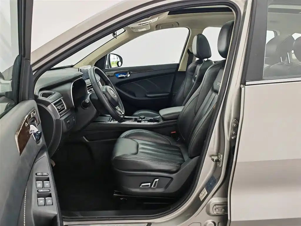 Dongfeng 580 2017 1.5T CVT