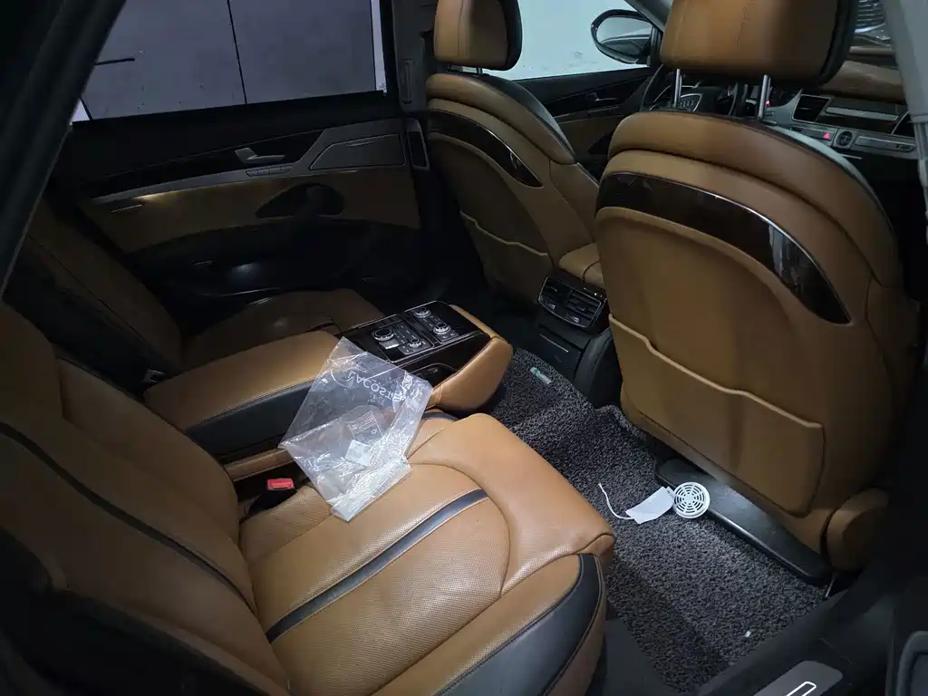 Audi A8 — миниатюра 6