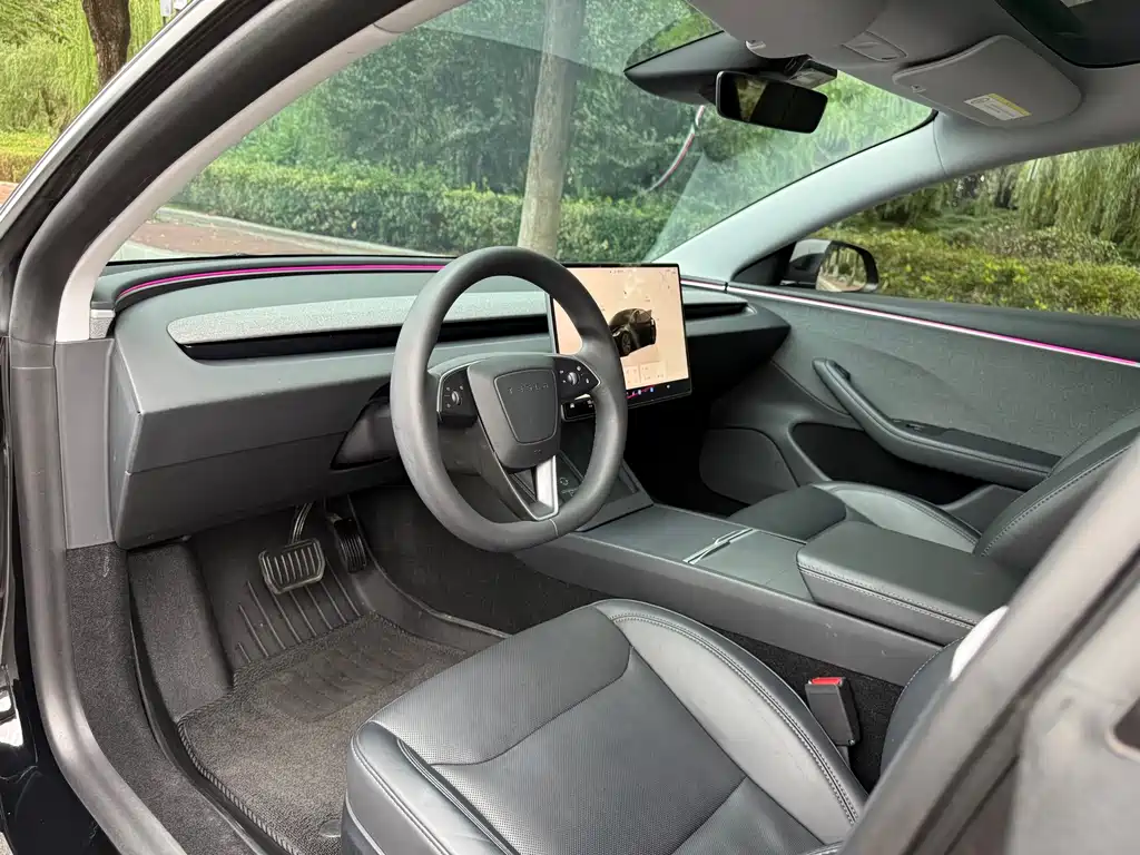 Tesla Model 3 — миниатюра 10