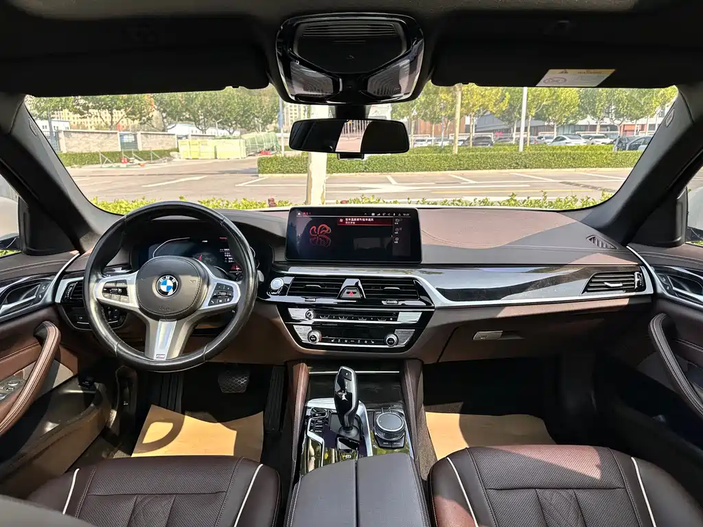 BMW 5 Series — миниатюра 8