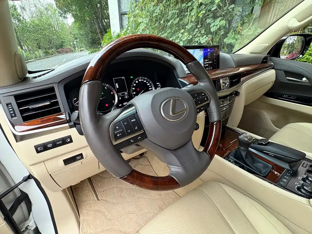 Lexus LX — миниатюра 15