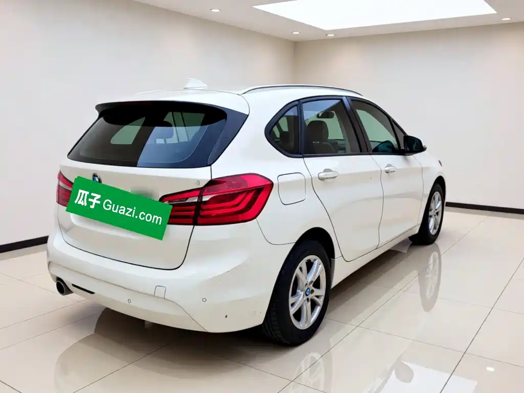 BMW 2 Series Active Tourer — миниатюра 6